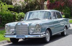 Mercedes-Benz w111