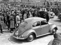 Презентация первой партии Volkswagen Beetle в 1938 г