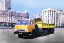 Автопоезд КамАЗ-54101 и саморазгружающийся полуприцеп ГКБ-9575