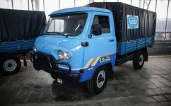 УАЗ-33036  с измененной облицовкой радиатора