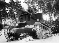 Испытания одного из первых танков Vickers Mk E в Советской Союзе. Район Москвы, январь 1931 года. Машина свалила 20-сантиметровую сосну