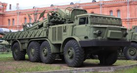 ЗиЛ-135. Транспортно-заряжающая машина 9Т452 реактивной системы залпового огня "Ураган"