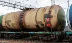 Вагон-цистерна для перевозки бензина и других светлых нефтепродуктов, модель 15-1547-03
